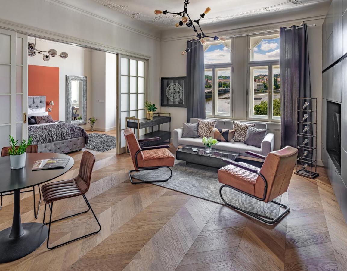 Mn6 Luxury Suites By Adrez Прага Екстериор снимка