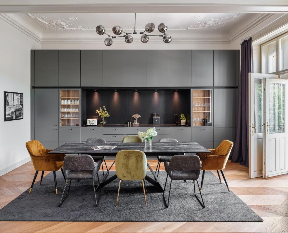 Mn6 Luxury Suites By Adrez Прага Екстериор снимка