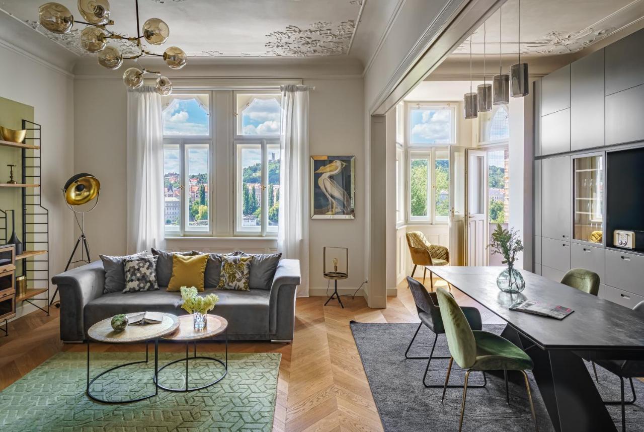 Mn6 Luxury Suites By Adrez Прага Екстериор снимка