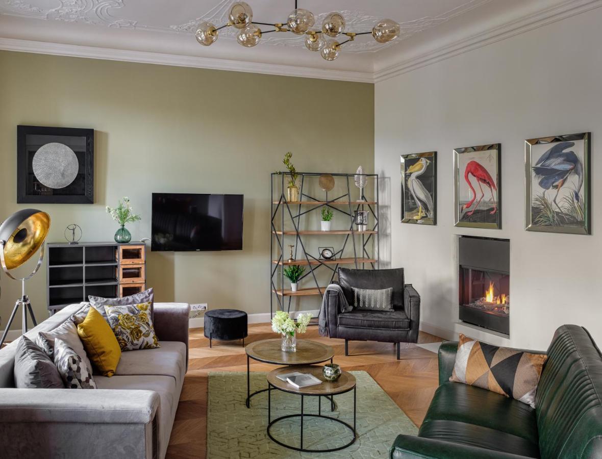 Mn6 Luxury Suites By Adrez Прага Екстериор снимка