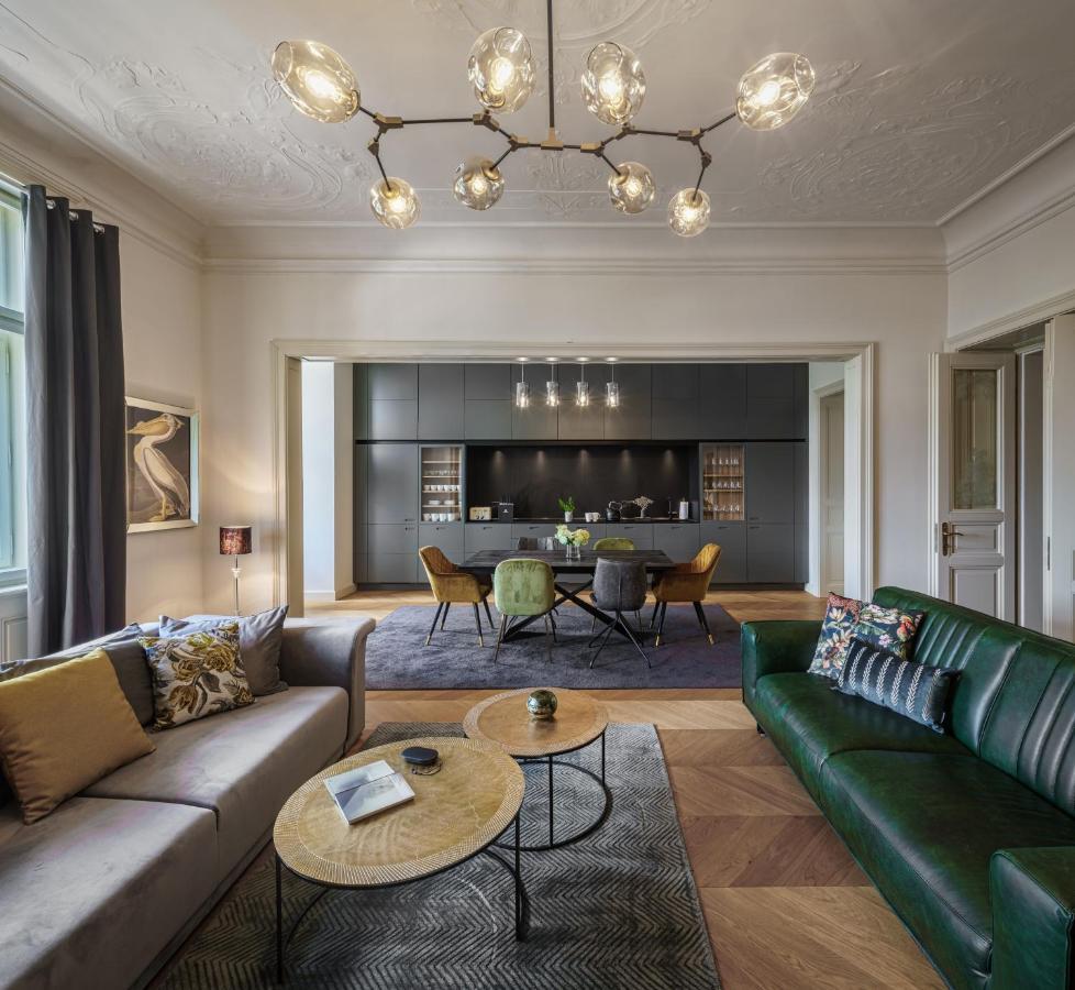 Mn6 Luxury Suites By Adrez Прага Екстериор снимка