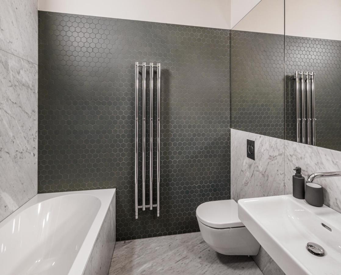 Mn6 Luxury Suites By Adrez Прага Екстериор снимка