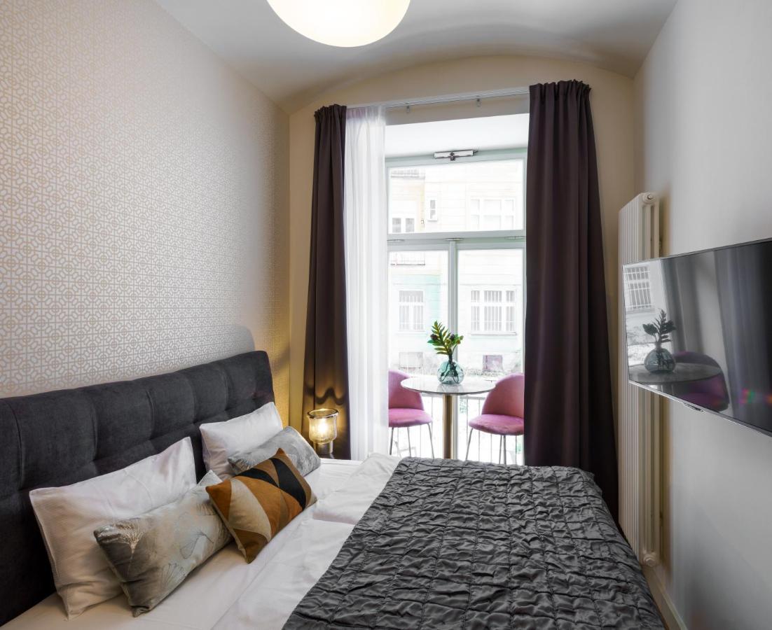 Mn6 Luxury Suites By Adrez Прага Екстериор снимка
