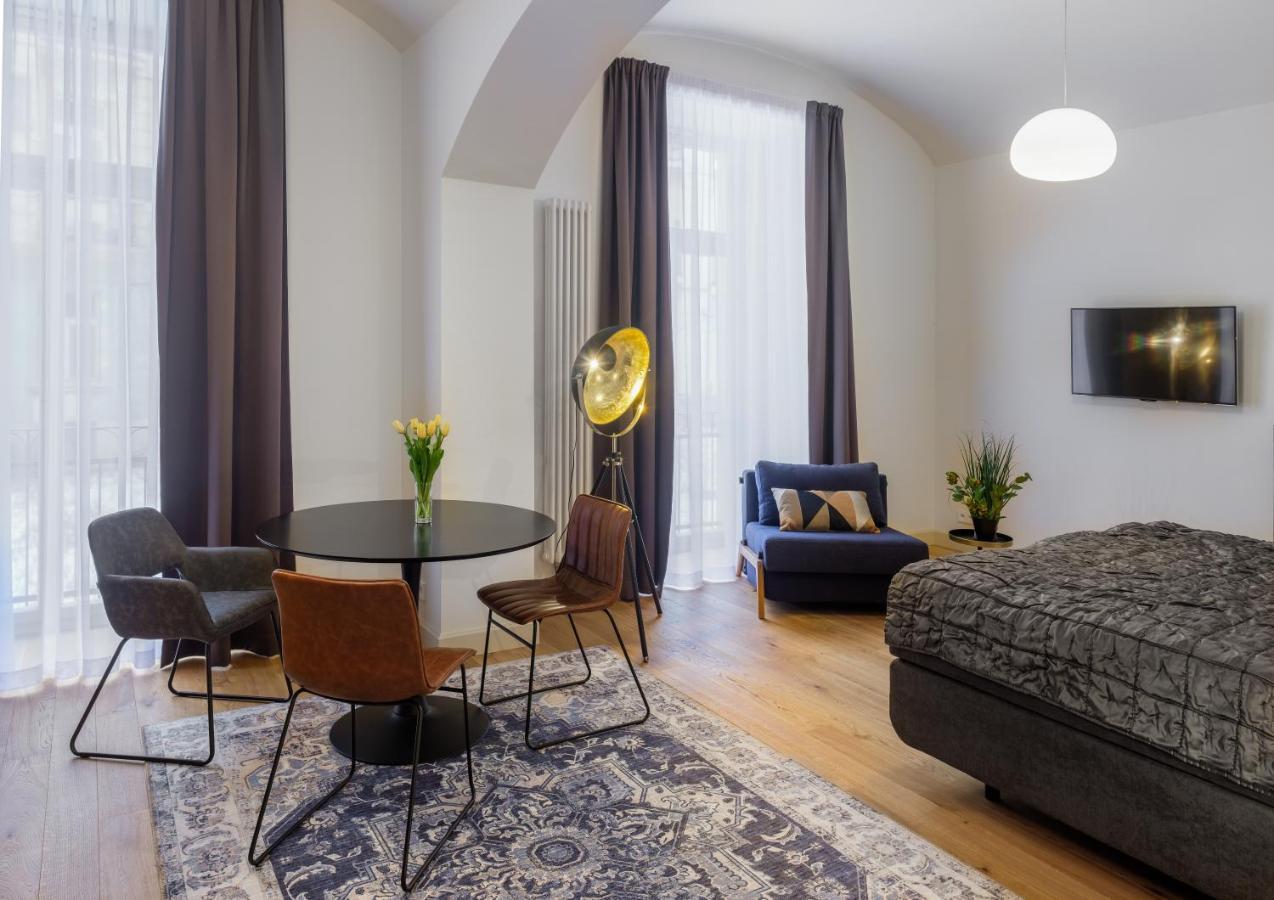 Mn6 Luxury Suites By Adrez Прага Екстериор снимка