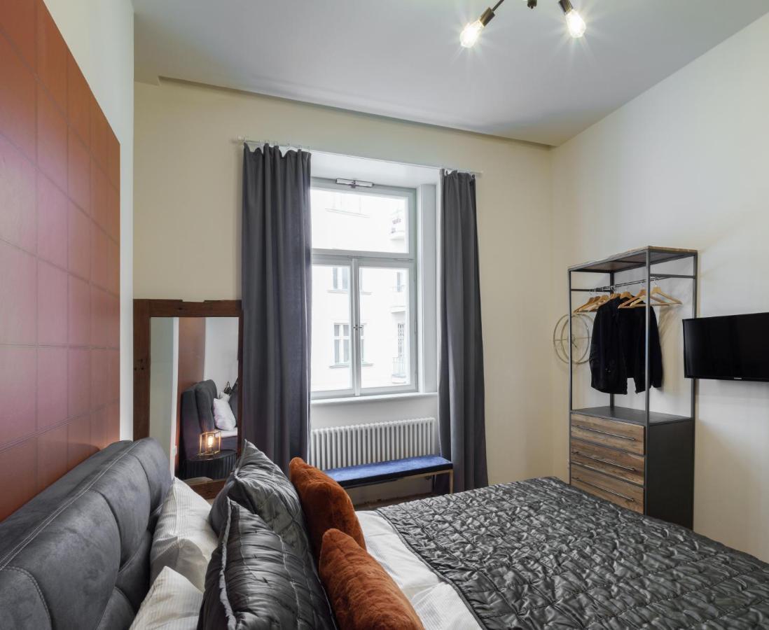 Mn6 Luxury Suites By Adrez Прага Екстериор снимка